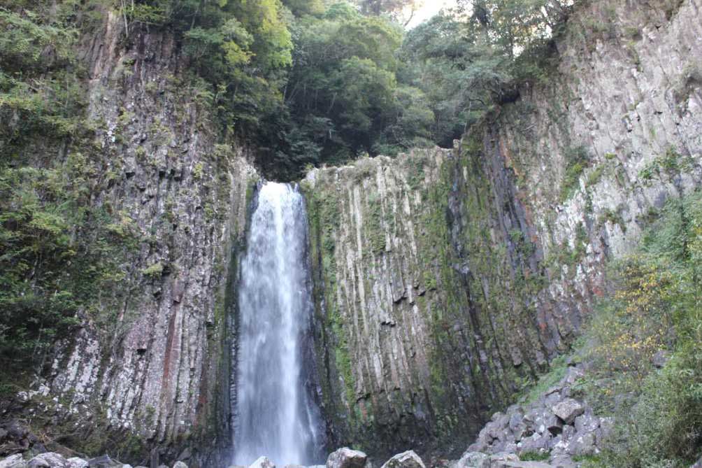 鹿目の滝（写真は雄滝）